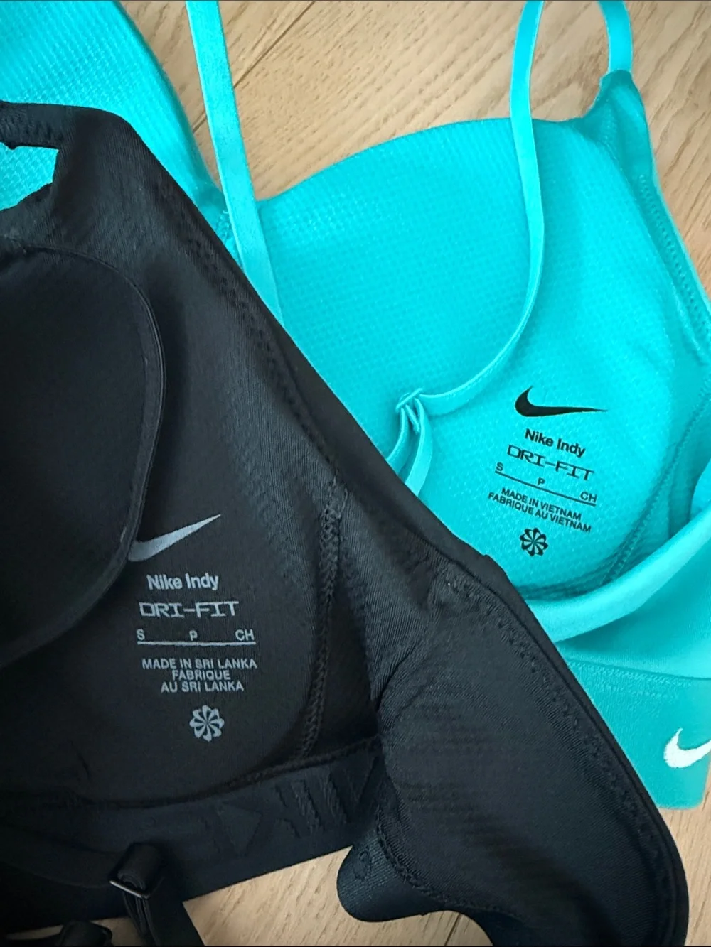 Nike 2 new bras Seamless Bralettes in Turquoise & Black